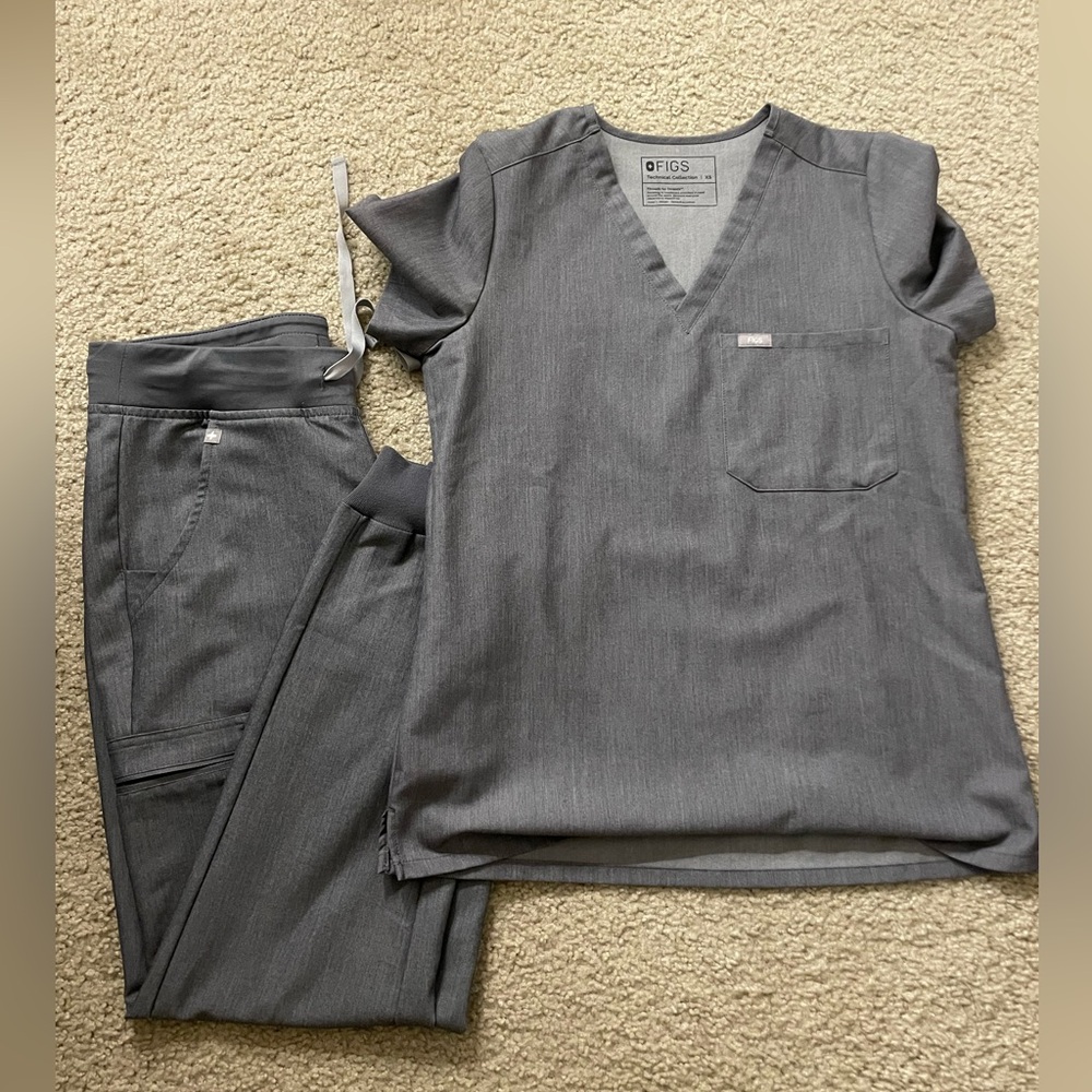 FIGS scrubs set